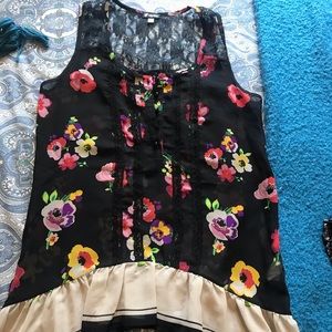 Tank top w lace and flowers